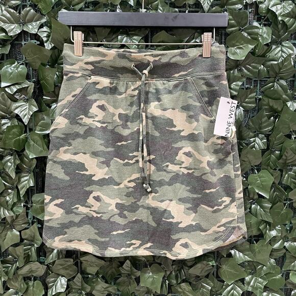 NWT Nine West Camo Skirt- Size X-Small - Picture 1 of 3